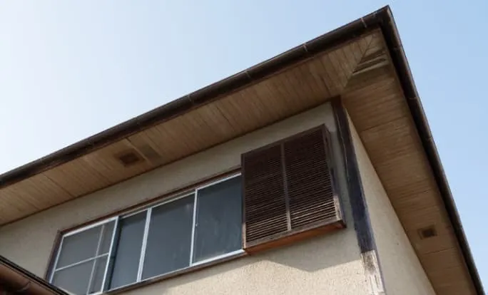 経年劣化・破損した家